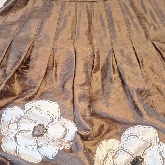 Kay Unger brown , champagne silk dress with floral button accent size 10 - Picture 9 of 10